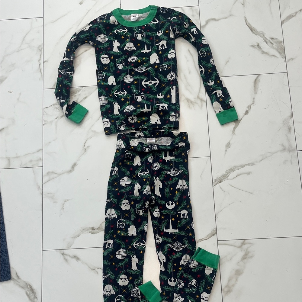 Hanna Andersson Green Star Wars Print Pajama Set